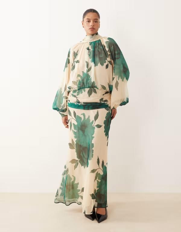 エイソス レディース トップス ワンピース シフォン ハイネック フラワー柄 ドレープリント マキシ フラワー ASOS Curve ASOS DESIGN Curve high neck draped chiffon maxi dress with neck
