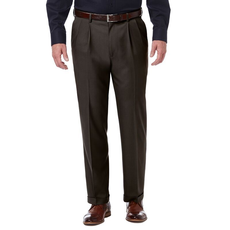 ハガー メンズ ボトムス カジュアルパンツ プリーツ Men s HaggarR Premium Comfort ExpandableWaist ClassicFit Stretch Pleatedress Pants Dark Brown ブラウン