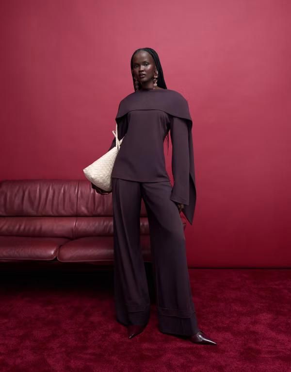 エイソス レディース ボトムス カジュアルパンツ ワイドレッグ ASOS DESIGN cuffed wide leg tailored pants in plum プラム