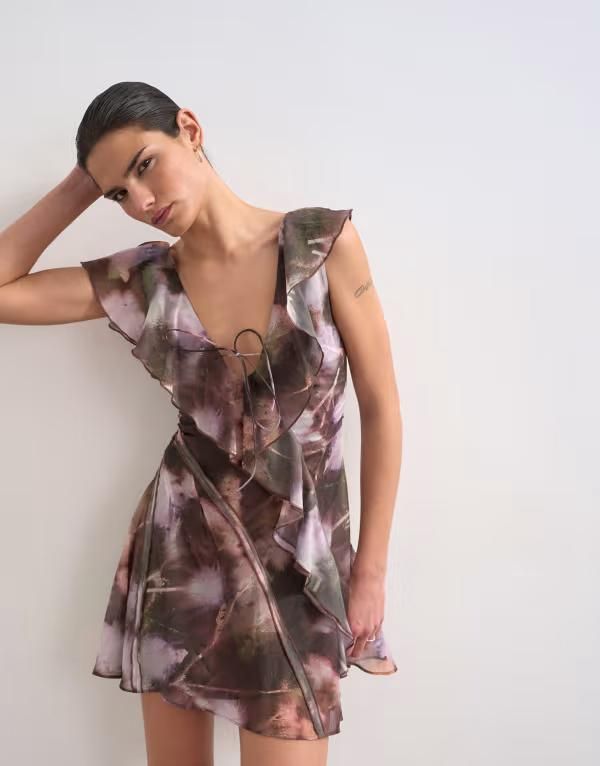 トップショップ レディース トップス ワンピース フラワー柄 フリル ミニ フラワー Topshop ruffle style mini dress in ghostly floral Purple floral パープル