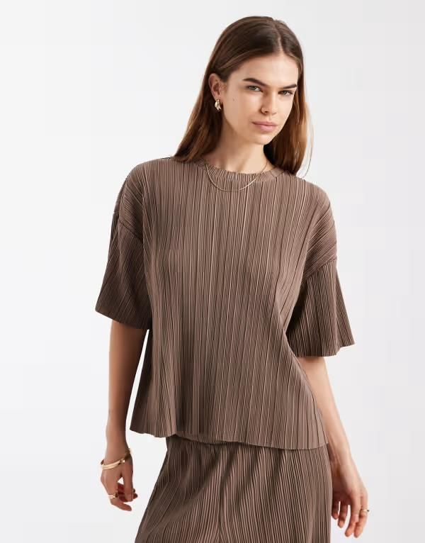 オンリー レディース トップス Tシャツ ONLY boxy plisse Tshirt in light brown part of a set Caribou ブラウン