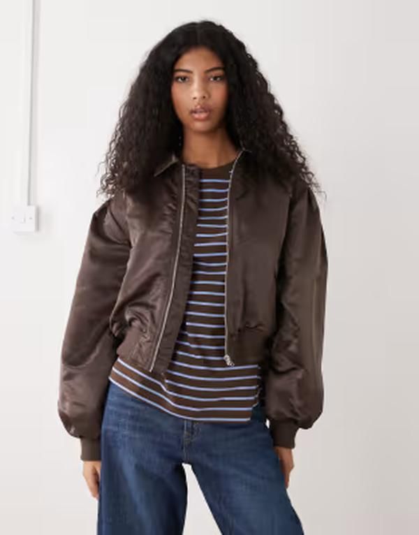 モンキ レディース アウター ジャケット・ブルゾン ギャザー Monki ruched back bomber jacket Brown dark ブラウン
