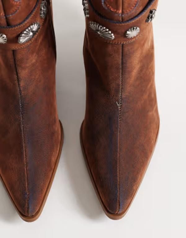 アザレア ワン レディース シューズ ブーツ・レインブーツ スエード アンクル Azalea Wang Neith embellished belt western mid ankle boots in suede orange Burnt orange オレ