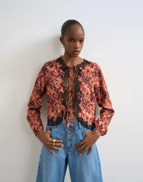 トップショップ レディース トップス タンクトップ フラワー柄 プリント ブラウス レース フラワー Topshop tie front lace detailing blouse in floral print Floral Print
