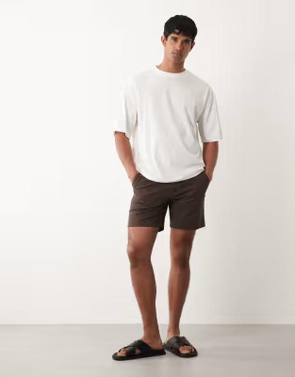 エイソス メンズ ボトムス ハーフパンツ・ショーツ スリムフィット ショートパンツ ASOS DESIGN slim fit chino shorts in mid length BROWN ブラウン 11,005円