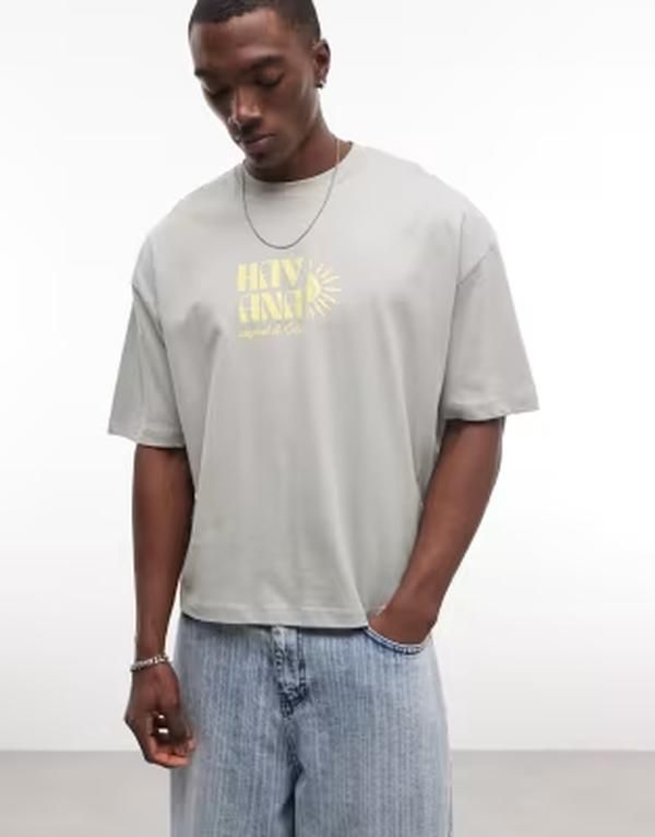 エイソス メンズ トップス Tシャツ グラフィック ASOS DESIGN boxy oversized Tshirt with text graphic Belgian block カーキ