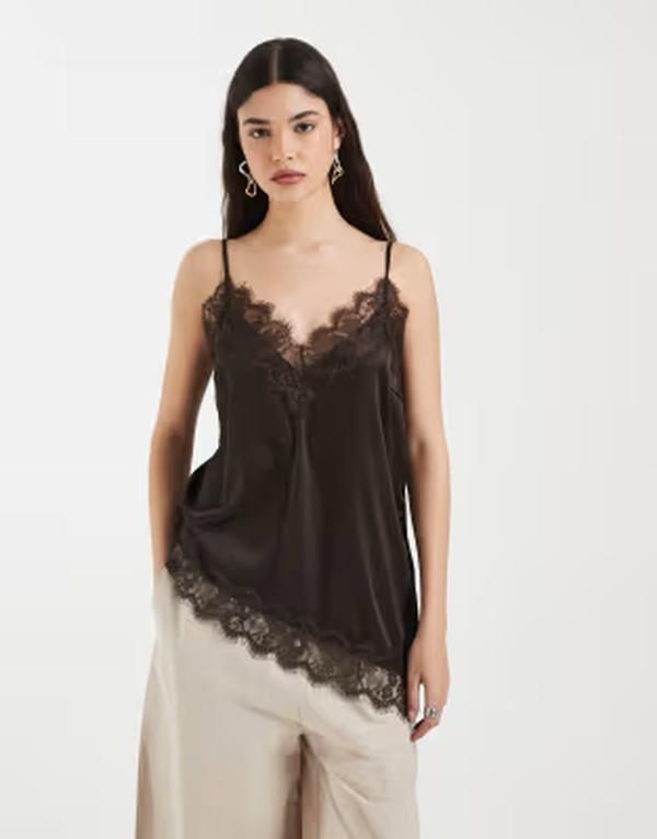 ピーシーズ レディース トップス ベスト アシンメトリー レーストリム サテン レース PIECES asymmetric lace trim satin cami top in chocolate Hot fudge ブラウン
