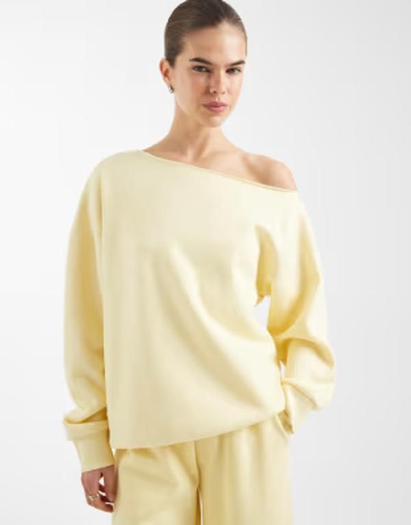 エイソス レディース アウター パーカー・スウェット シャツ ASOS DESIGN off shoulder brushback sweatshirt in yellow イエロー