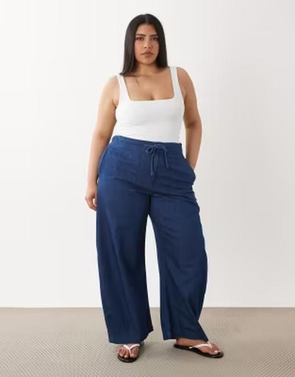 エイソス レディース ボトムス デニムパンツ ASOS Curve ASOS DESIGN Curve lightweight pull on barrel pants in darkwash CLEAN MID BLUE ブルー