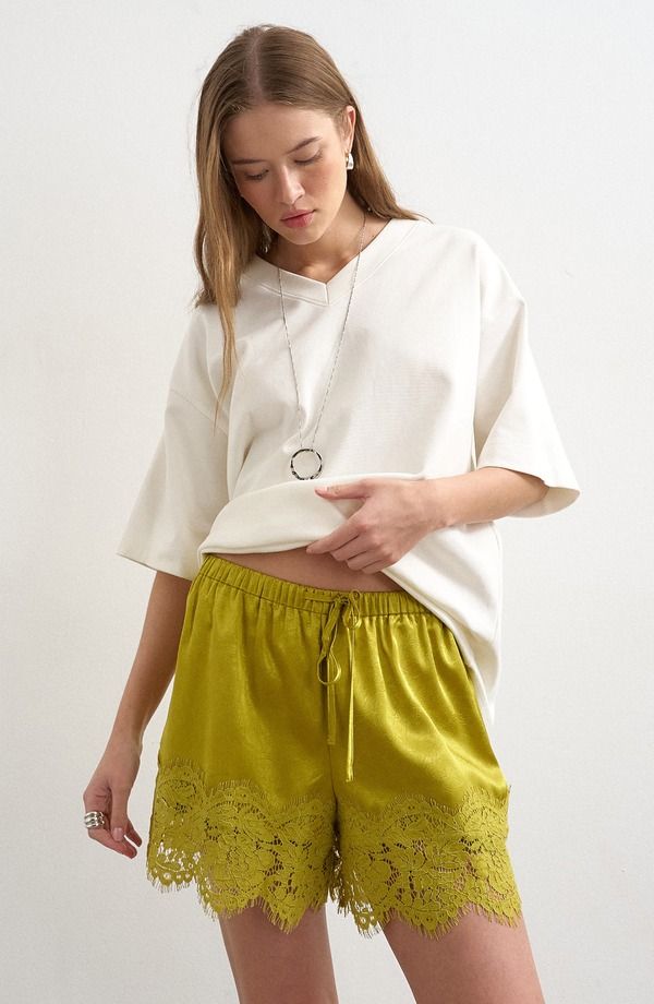トップショップ レディース ボトムス ハーフパンツ・ショーツ ショートパンツ サテン レース Topshop Crinkle Satin Lace Shorts Yellow イエロー