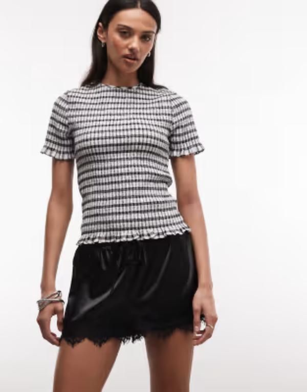 ノイジーメイ レディース ボトムス ハーフパンツ・ショーツ ローライズ ショートパンツ サテン レース Noisy May low rise satin shorts with lace hem BlackBlack Lace ブラック