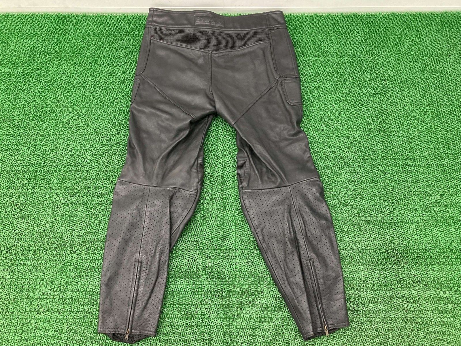 製 レザーパンツ ビーズレザーバイカーズ 社外 中古 BsLeatherBIKERS Xサイズ 牛革 mL 製 レザーパンツ ビーズレザーバイカーズ 社外 中古 BsLeatherBIKERS Xサイズ 牛革 mL