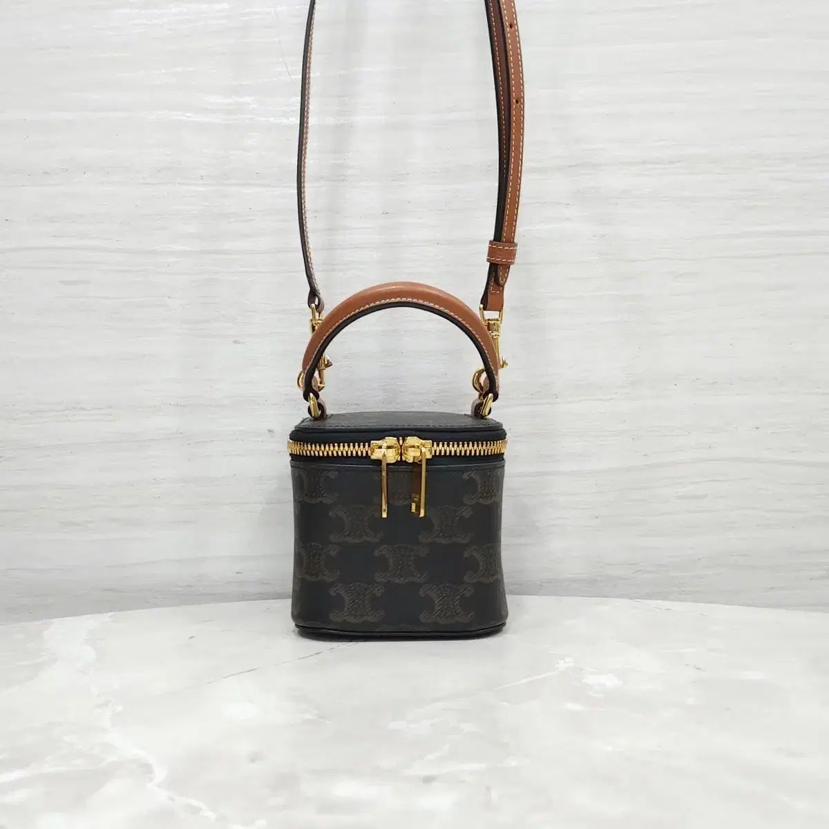 Celine セリーヌ ミニ ベニティ ケース トップハンドル クロスバック 10J762CZ1