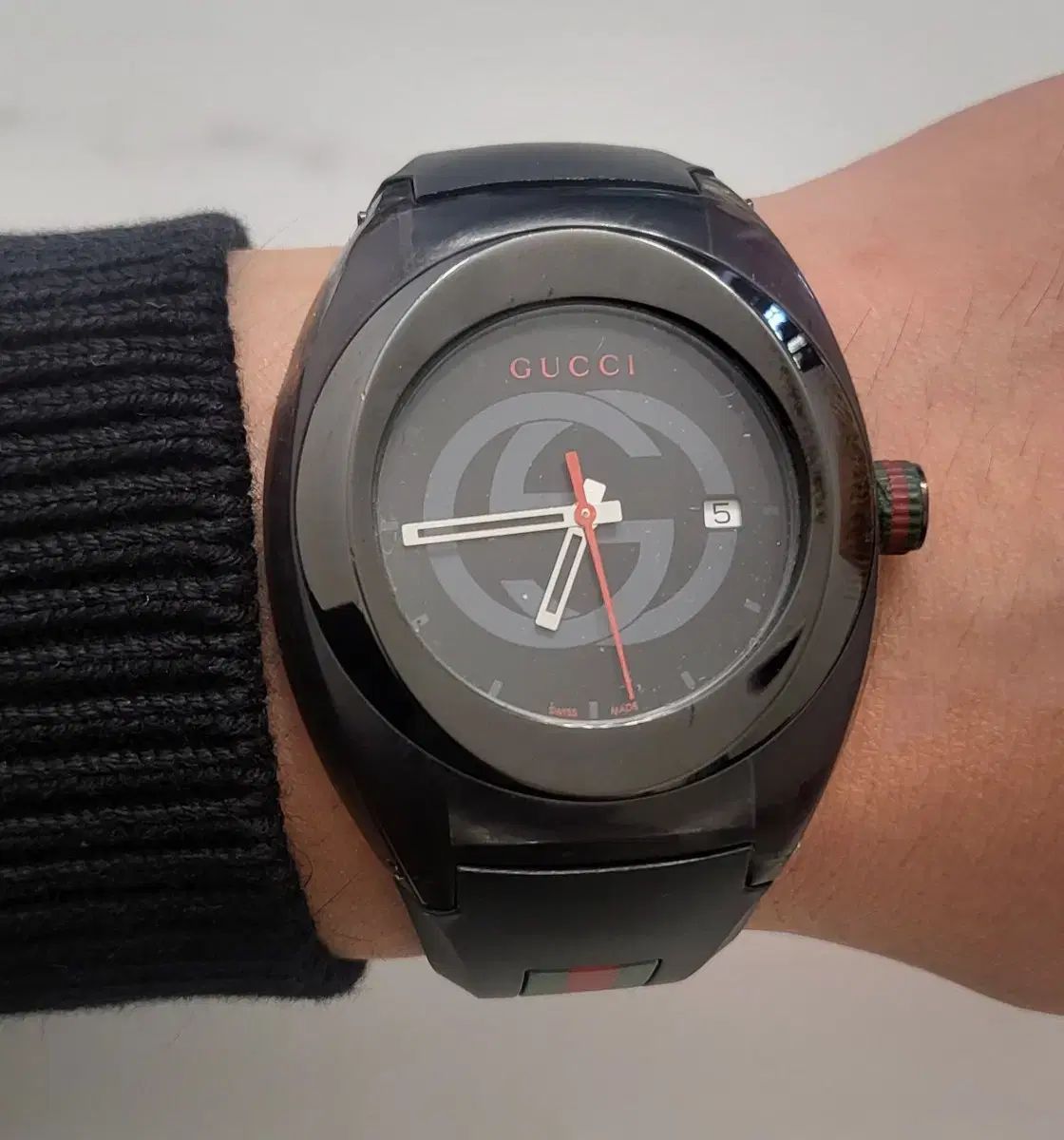 グッチ メンズ シンク ラバー クォーツ 46mm 時計 ブレスレット
