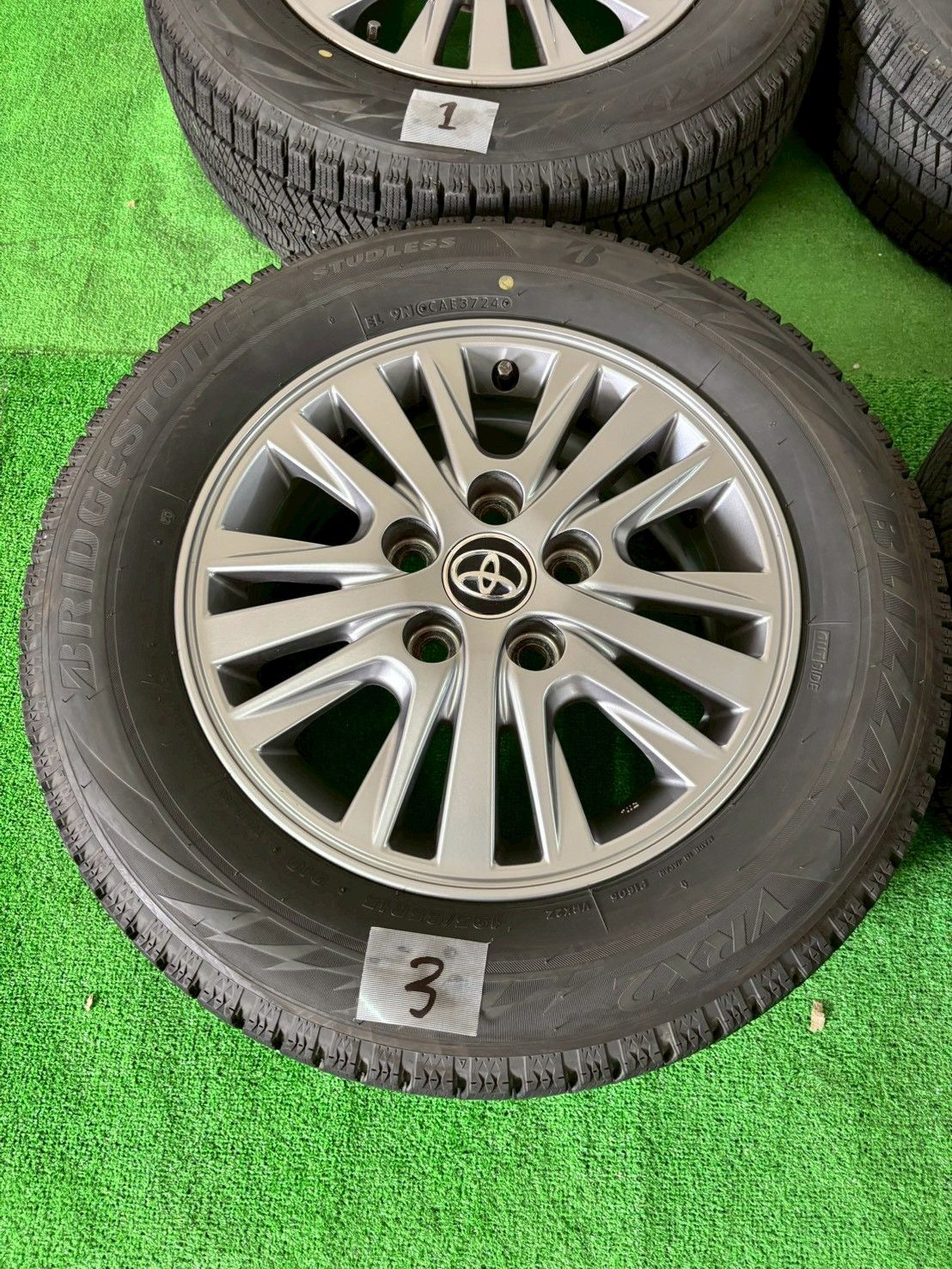 トヨタ エスクァイア GI ZRR85G スタッドレスタイヤ 純正ホイール トヨタ純正ナット付き195/65/15送料込み