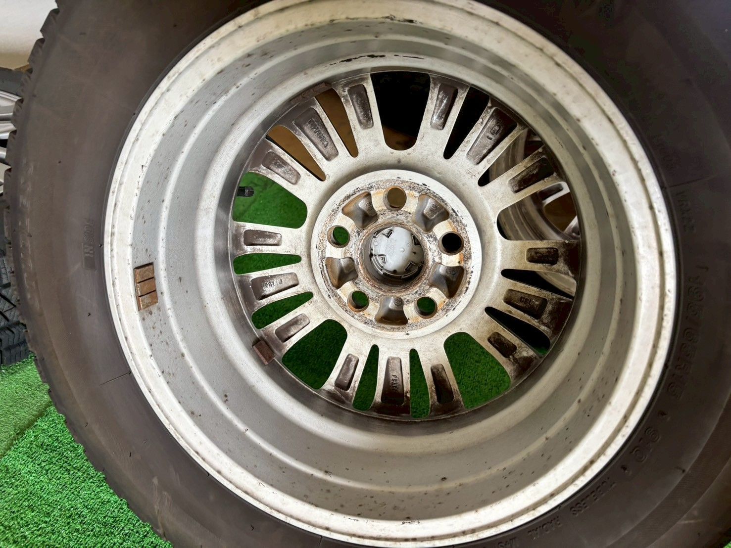 トヨタ エスクァイア GI ZRR85G スタッドレスタイヤ 純正ホイール トヨタ純正ナット付き195/65/15送料込み