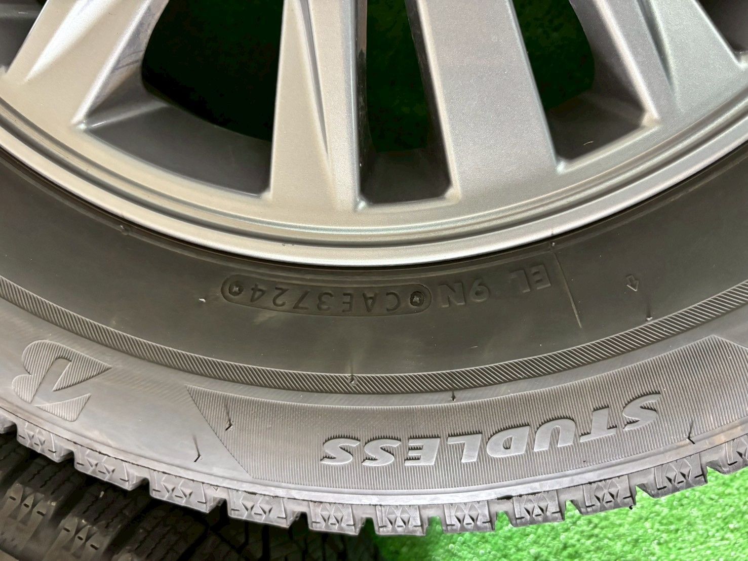 トヨタ エスクァイア GI ZRR85G スタッドレスタイヤ 純正ホイール トヨタ純正ナット付き195/65/15送料込み