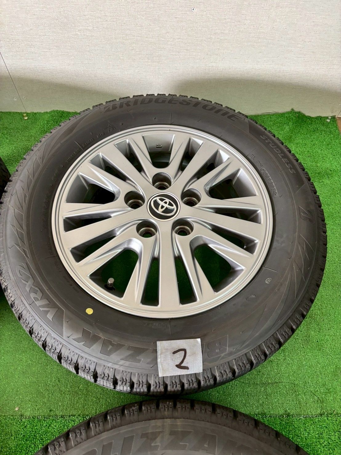 トヨタ エスクァイア GI ZRR85G スタッドレスタイヤ 純正ホイール トヨタ純正ナット付き195/65/15送料込み