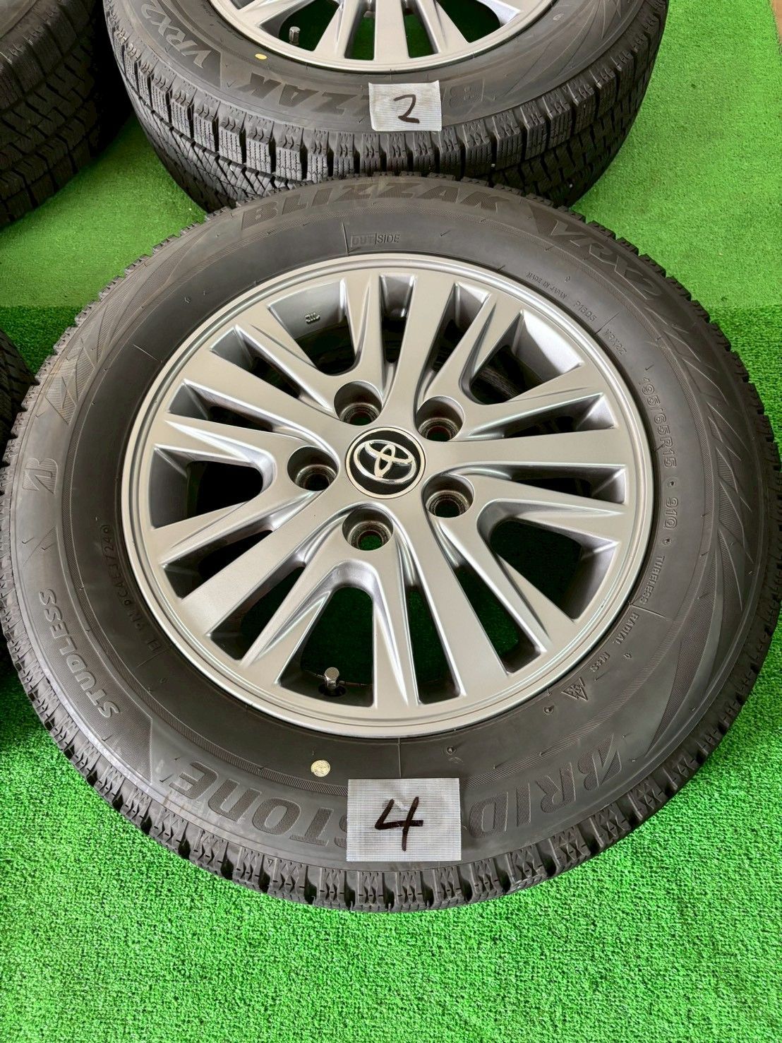 エスクァイア純正ホイール付きスタッドレスタイヤ トヨタ エスクァイア GI ZRR85G スタッドレスタイヤ 純正ホイール