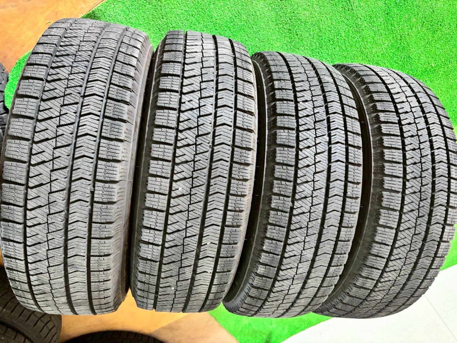 トヨタ エスクァイア GI ZRR85G スタッドレスタイヤ 純正ホイール