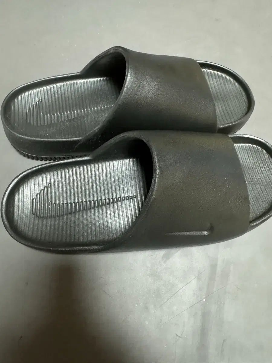 ナイキ 큼スライド（270）出品