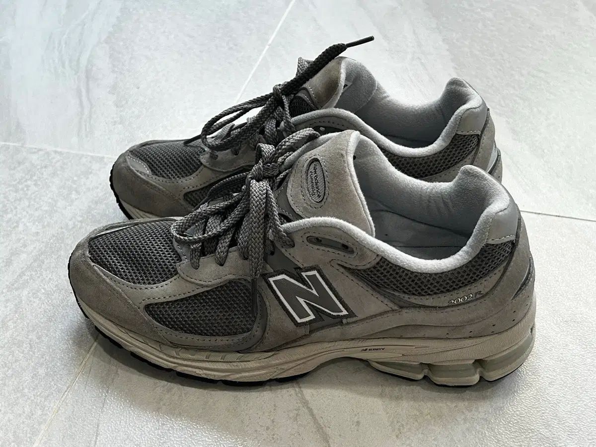 クリーム正規品 New Balance 2002R グレー 270 (状態 最高)