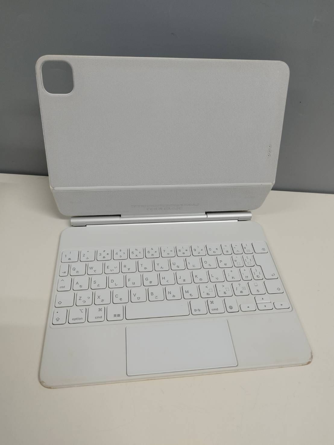 iPad Magic Keyboard/A2261/11インチ/日本語配列/ホワイト〈MJQJ3J/A