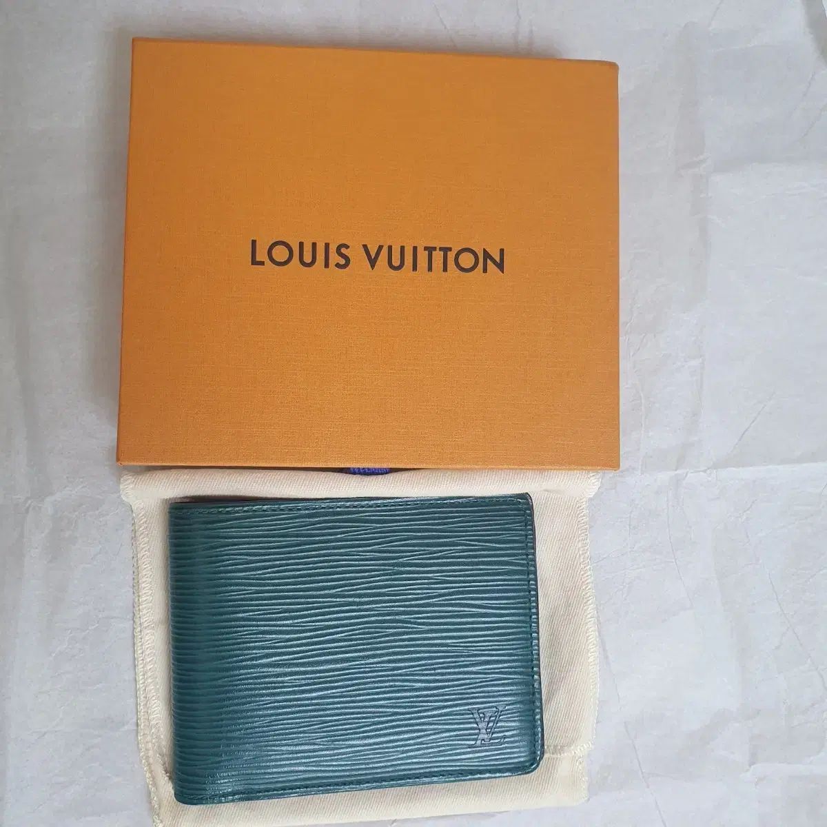 Louis Vuitton エピ 二つ折り財布