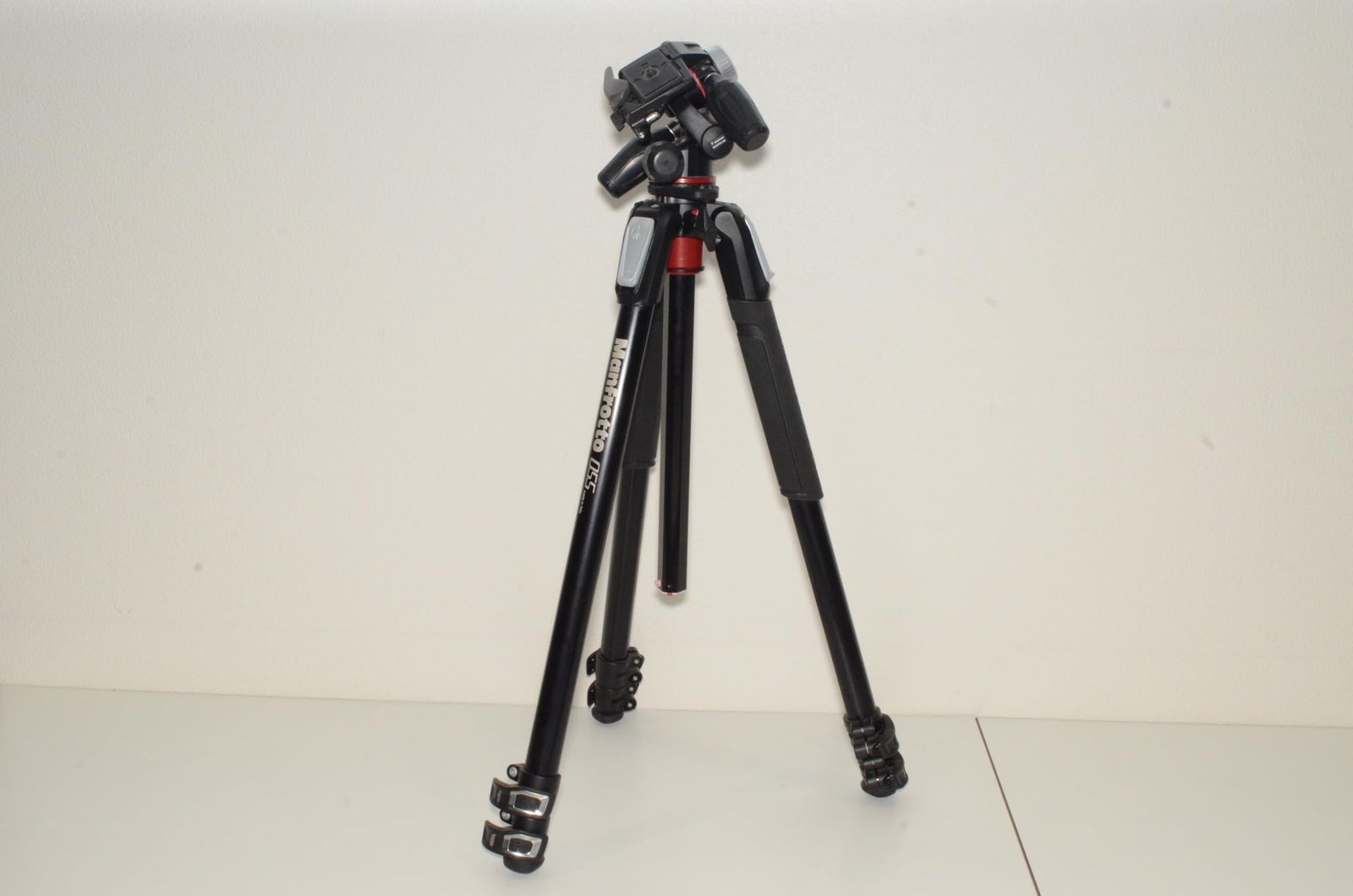 マンフロット(Manfrotto) プロ三脚 055シリーズ アルミ 3段 + RC2付3Way雲台キット MK055XPRO3-3W