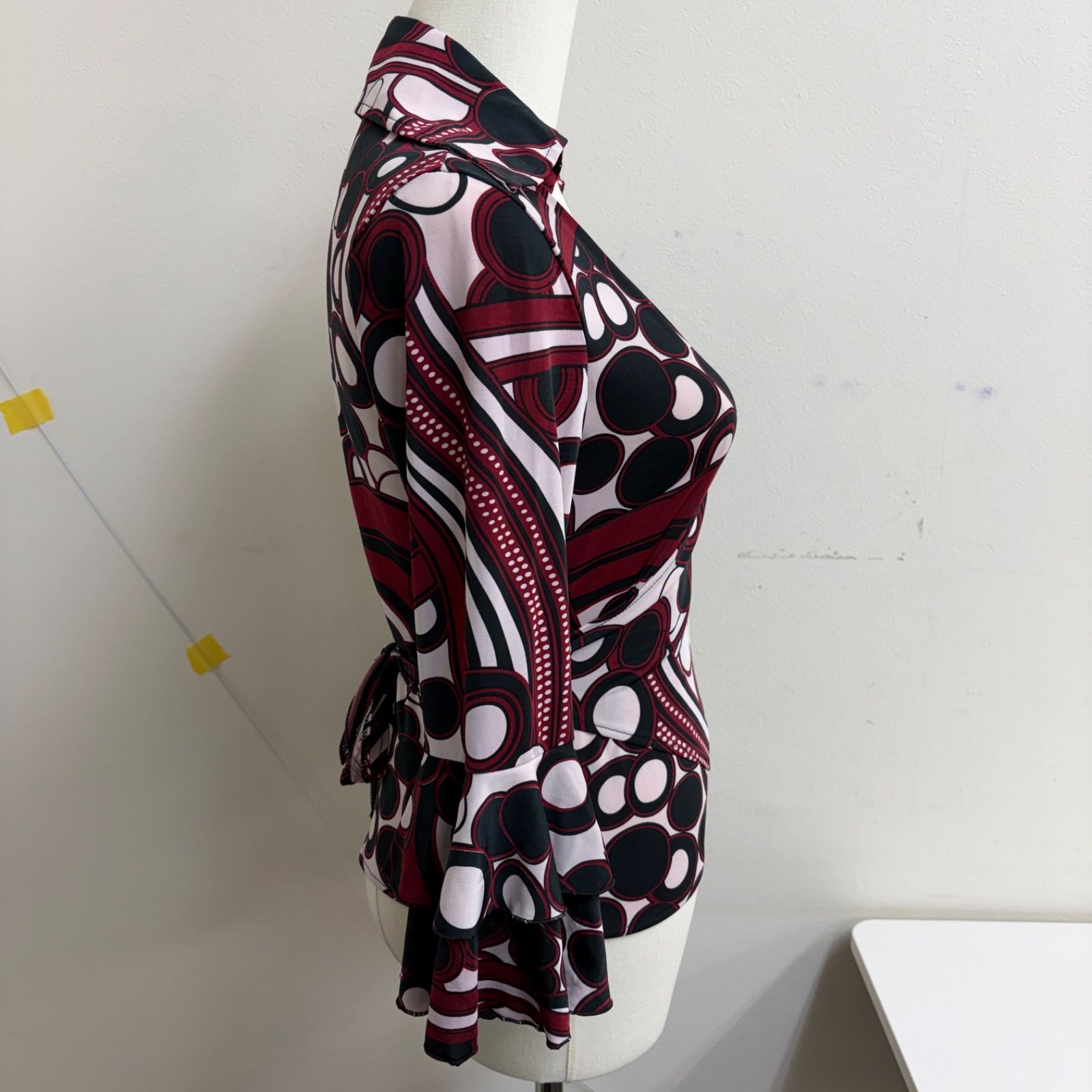 prima boutique】フラメンコ衣装 トップス 赤 レッド 黒 ブラック 幾何