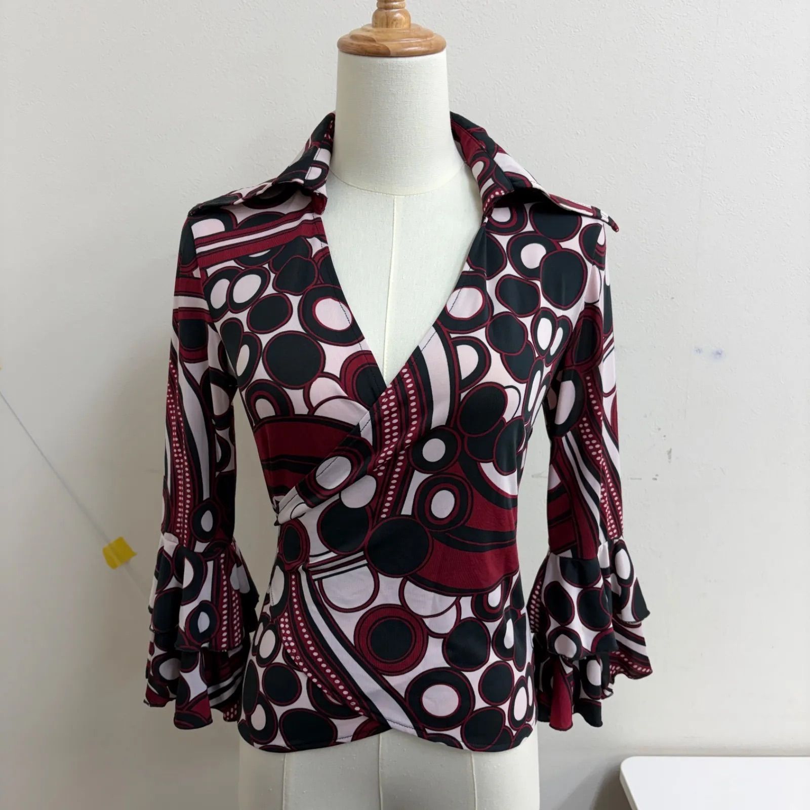 prima boutique】フラメンコ衣装 トップス 赤 レッド 黒 ブラック 幾何