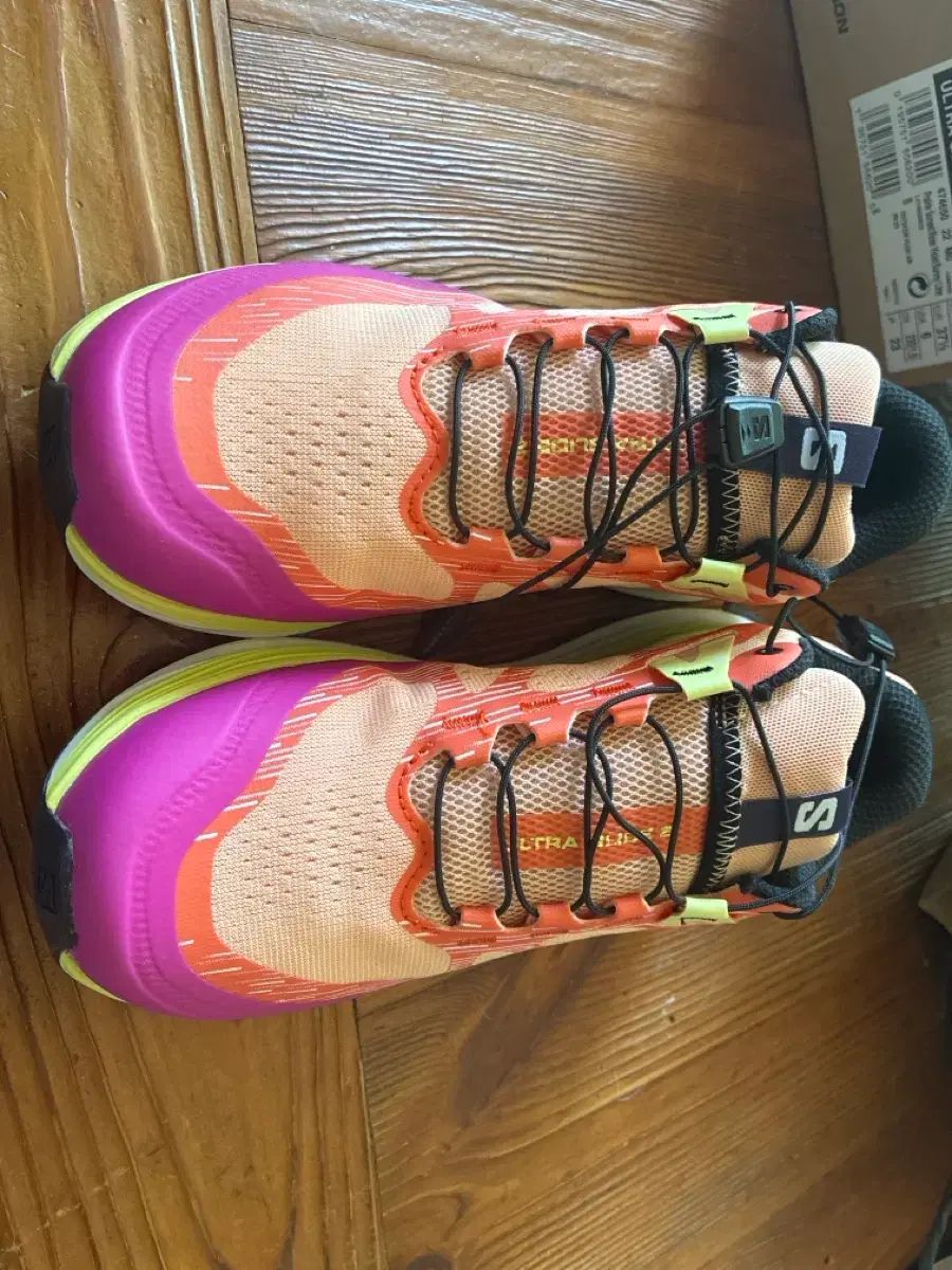 SALOMON ランニングシューズ