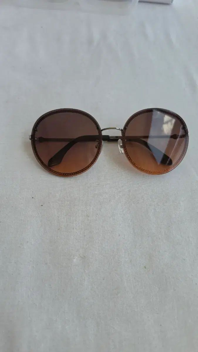 新品 BELLE LANC メタルサングラス