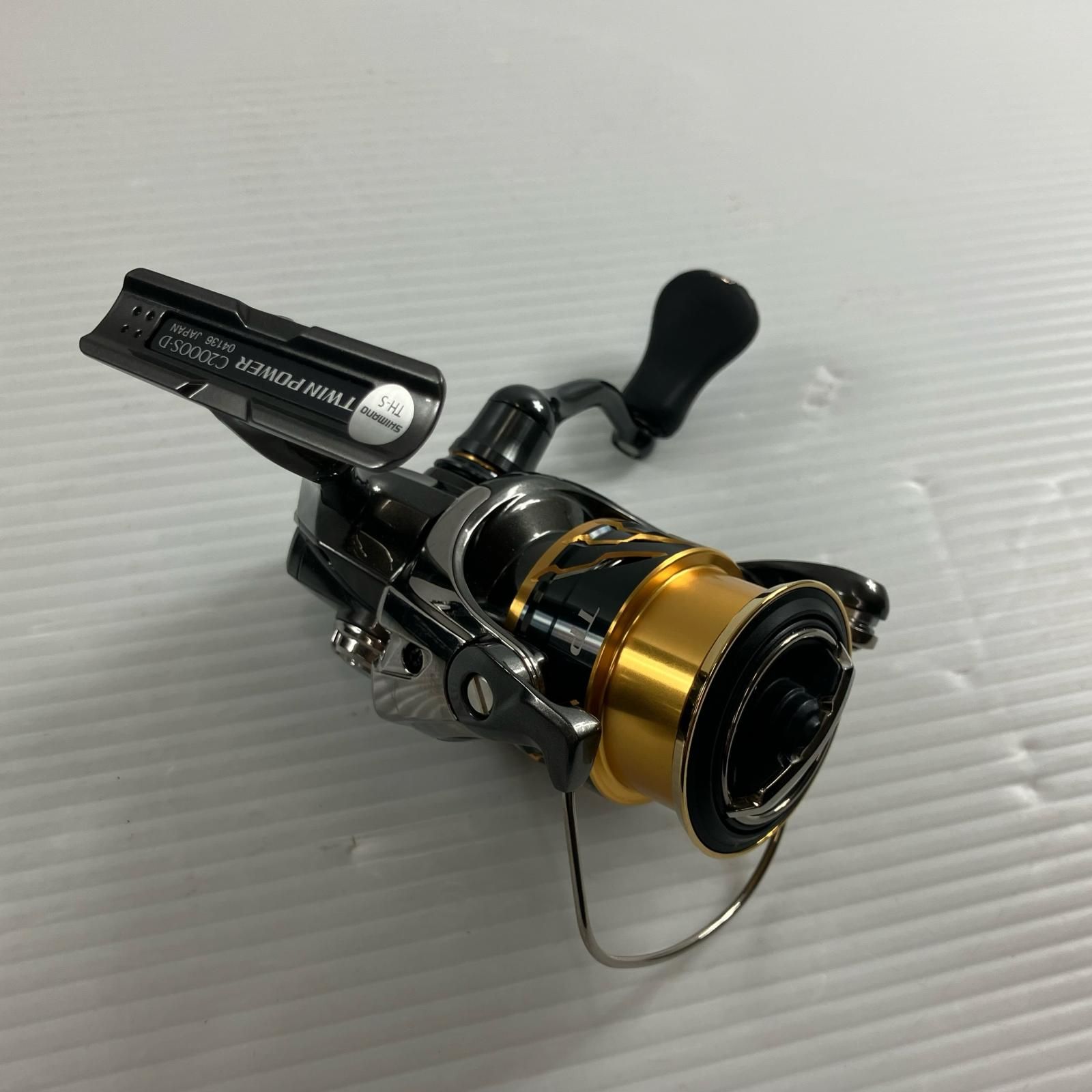 SHIMANO シマノ スピニングリール 20ツインパワー C2000S キズ有 04136