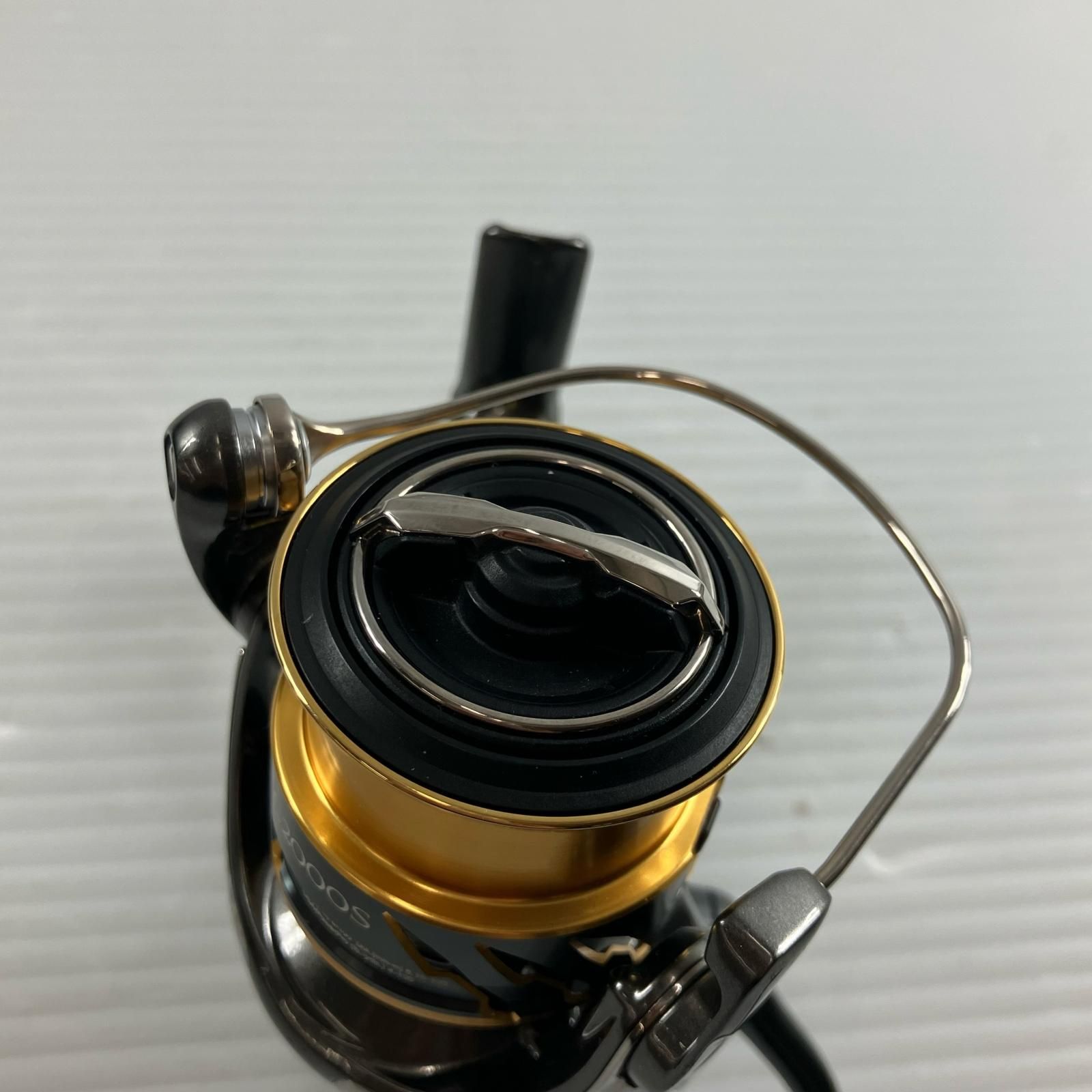 SHIMANO シマノ スピニングリール 20ツインパワー C2000S キズ有 04136