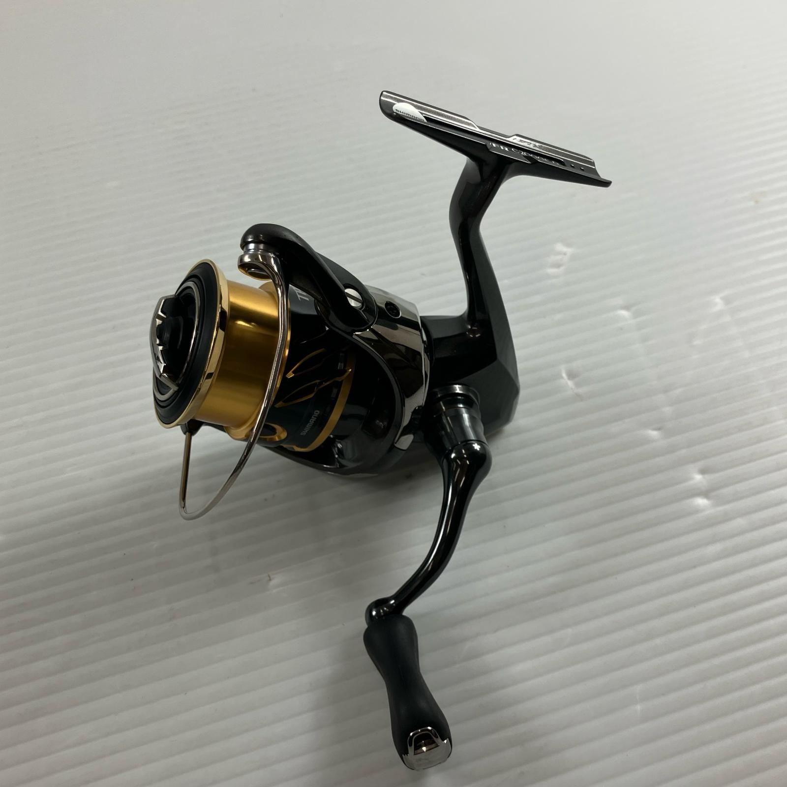 SHIMANO シマノ スピニングリール 20ツインパワー C2000S キズ有 04136