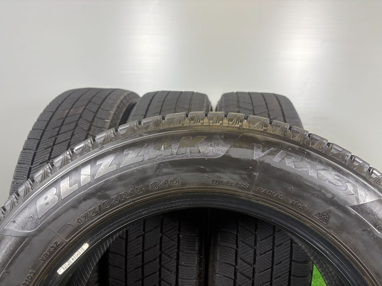 ブリヂストン 冬タイヤ 175/65R15 ×4本中古 送料無料☆175/65R15 ブリヂストン VRX3 2022年製 4本 冬スタッドレス