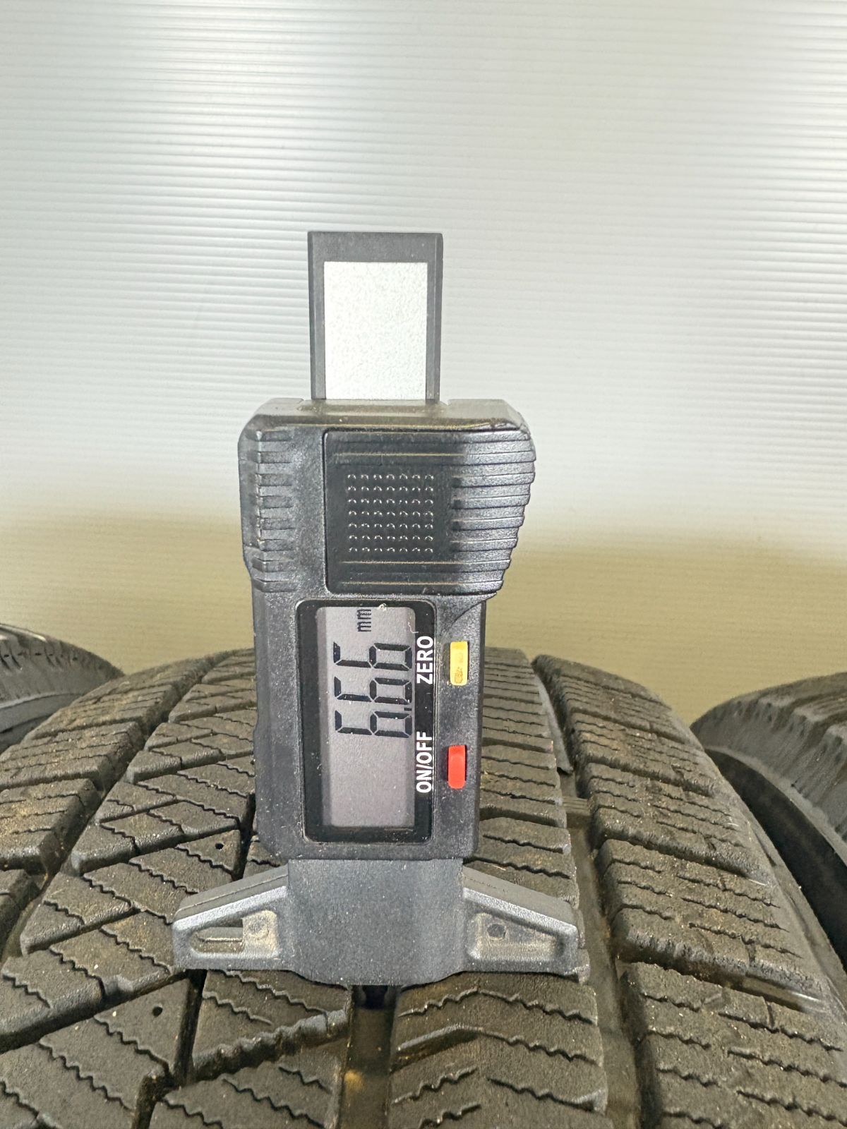 送料無料★205/60R16 ブリヂストン VRX 2 2023年製 4本 冬 タイヤ スタッドレス 中古 TB1273 送料無料★205/60R16 ブリヂストン VRX 2 2023年製 4本 冬 タイヤ スタッドレス 中古 TB1273
