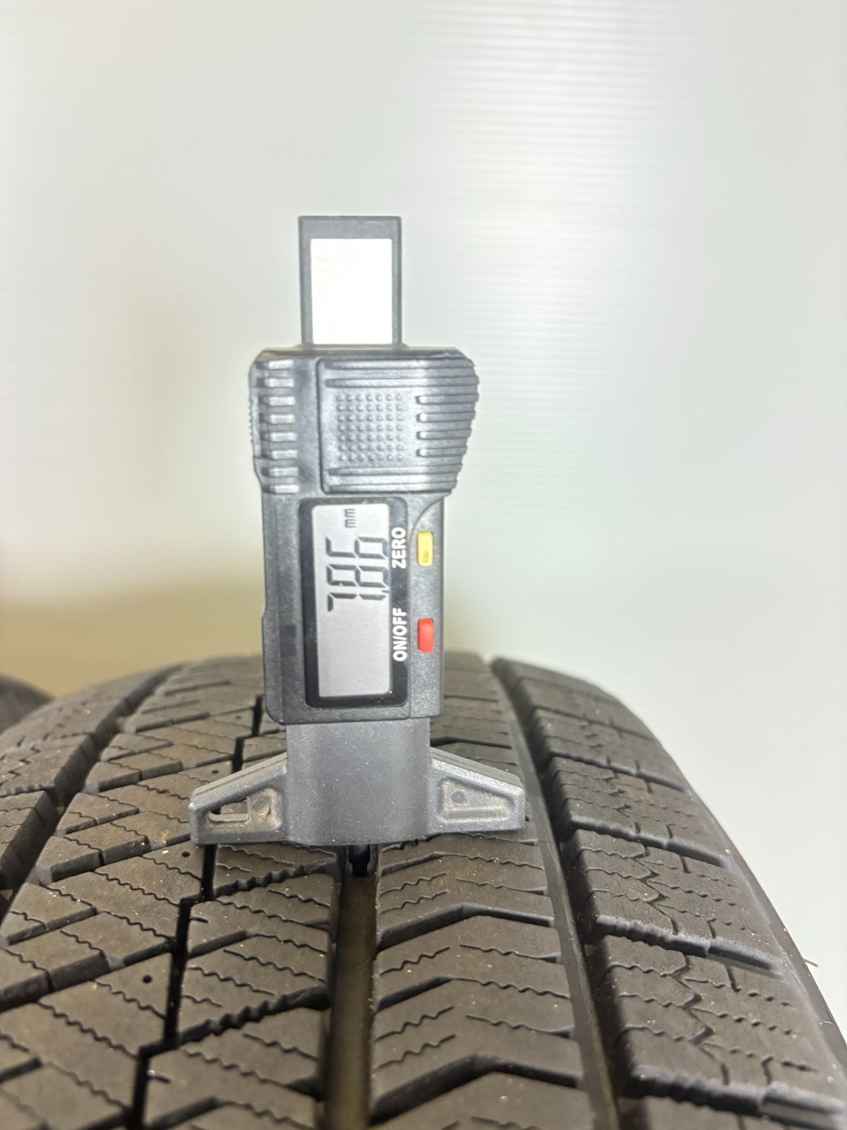 送料無料★205/60R16 ブリヂストン VRX 2 2023年製 4本 冬 タイヤ スタッドレス 中古 TB1273 送料無料★205/60R16 ブリヂストン VRX 2 2023年製 4本 冬 タイヤ スタッドレス 中古 TB1273