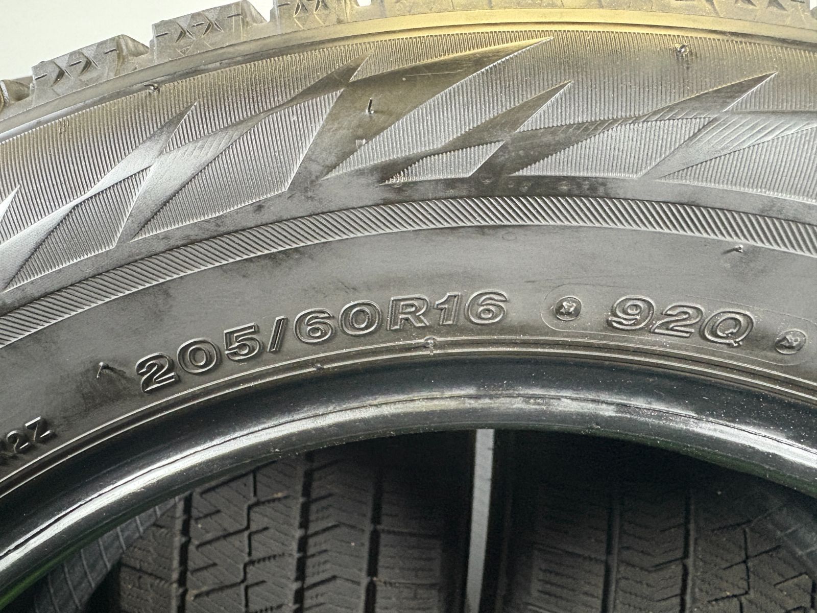 送料無料★205/60R16 ブリヂストン VRX 2 2023年製 4本 冬 タイヤ スタッドレス 中古 TB1273 送料無料★205/60R16 ブリヂストン VRX 2 2023年製 4本 冬 タイヤ スタッドレス 中古 TB1273