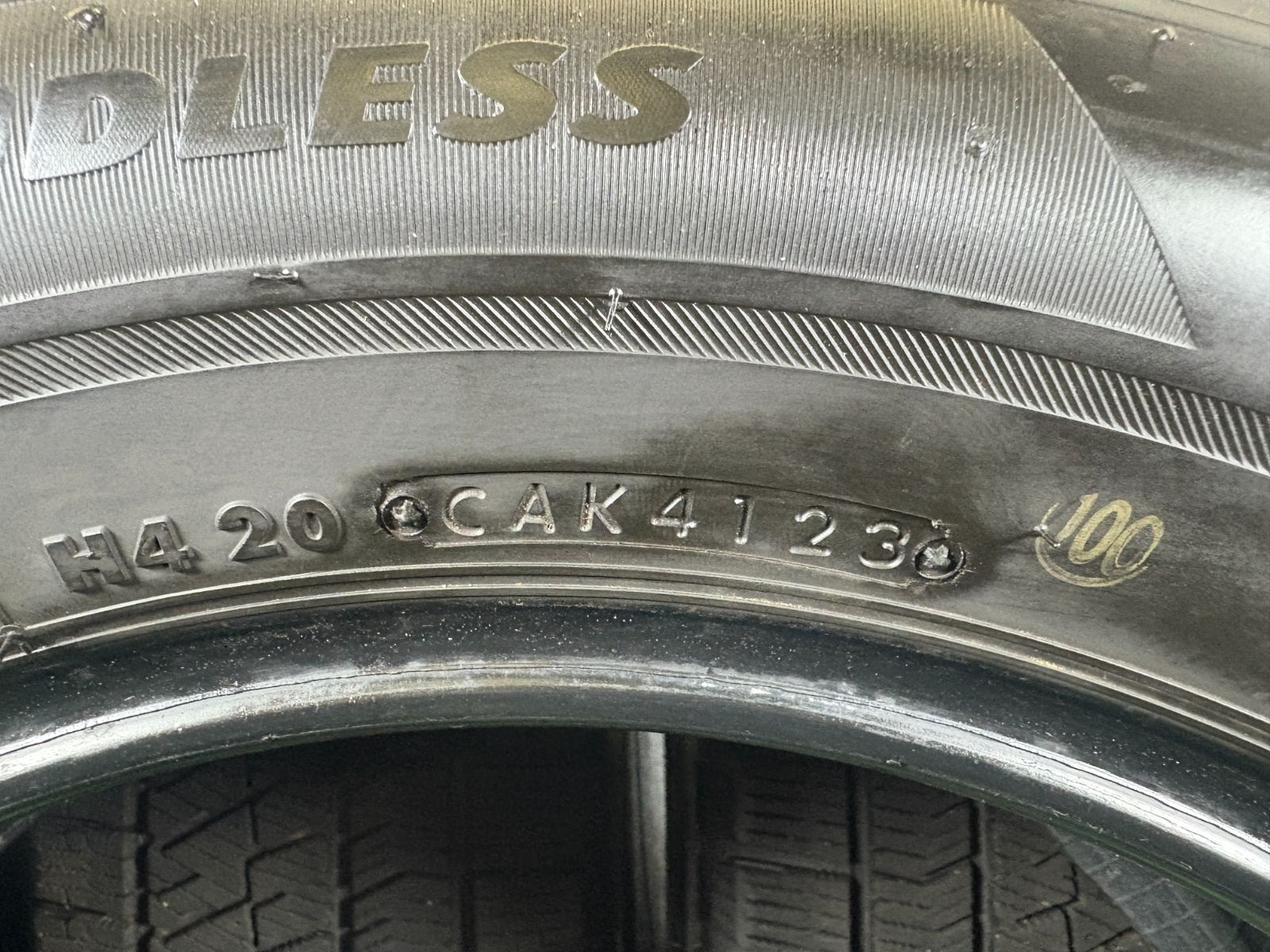 送料無料★205/60R16 ブリヂストン VRX 2 2023年製 4本 冬 タイヤ スタッドレス 中古 TB1273 送料無料★205/60R16 ブリヂストン VRX 2 2023年製 4本 冬 タイヤ スタッドレス 中古 TB1273