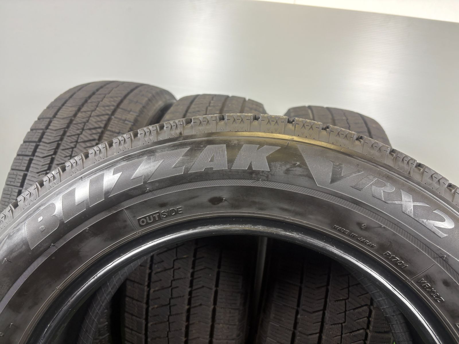 送料無料★205/60R16 ブリヂストン VRX 2 2023年製 4本 冬 タイヤ スタッドレス 中古 TB1273 送料無料★205/60R16 ブリヂストン VRX 2 2023年製 4本 冬 タイヤ スタッドレス 中古 TB1273