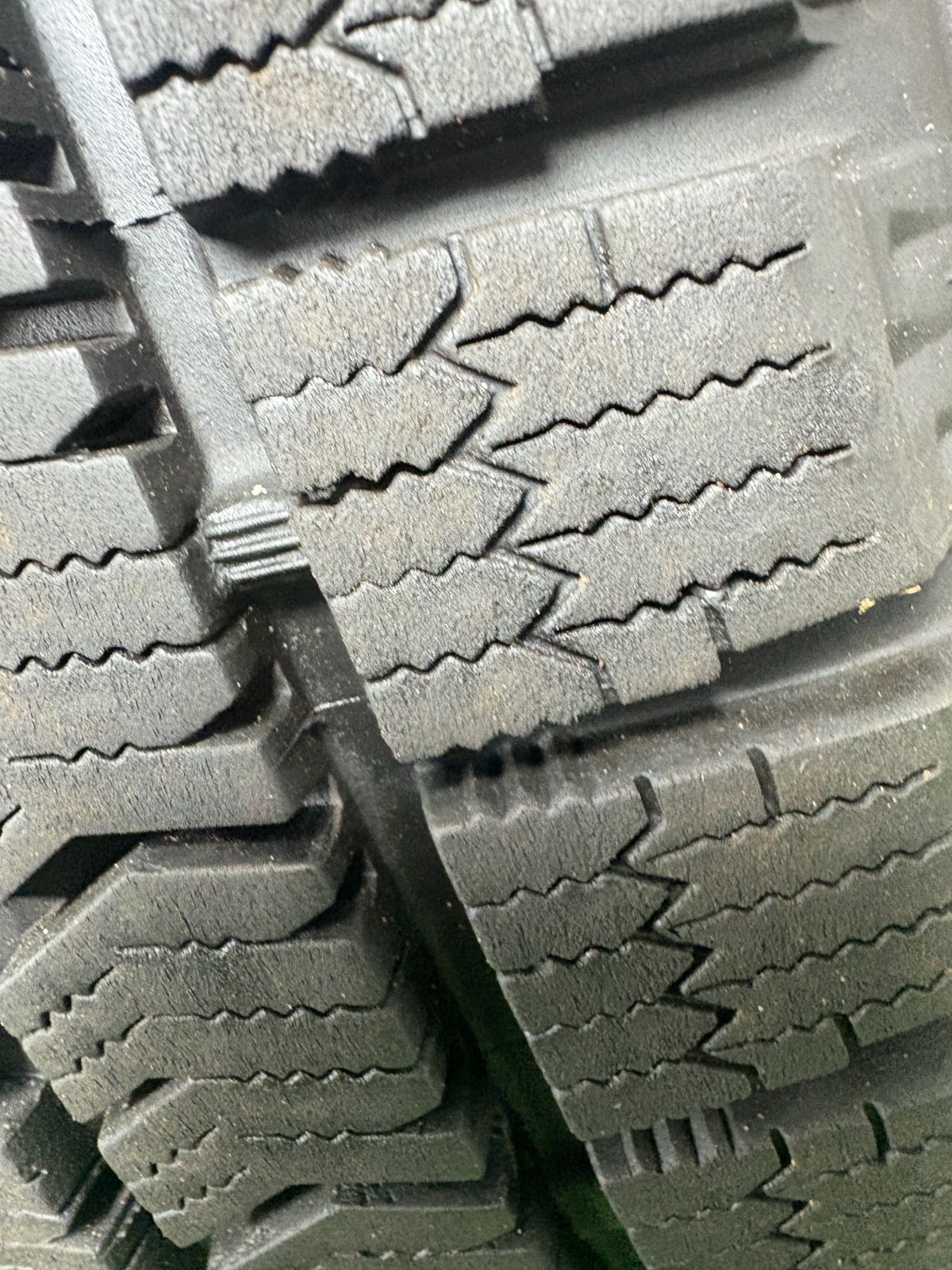 送料無料★205/60R16 ブリヂストン VRX 2 2023年製 4本 冬 タイヤ スタッドレス 中古 TB1273 送料無料★205/60R16 ブリヂストン VRX 2 2023年製 4本 冬 タイヤ スタッドレス 中古 TB1273
