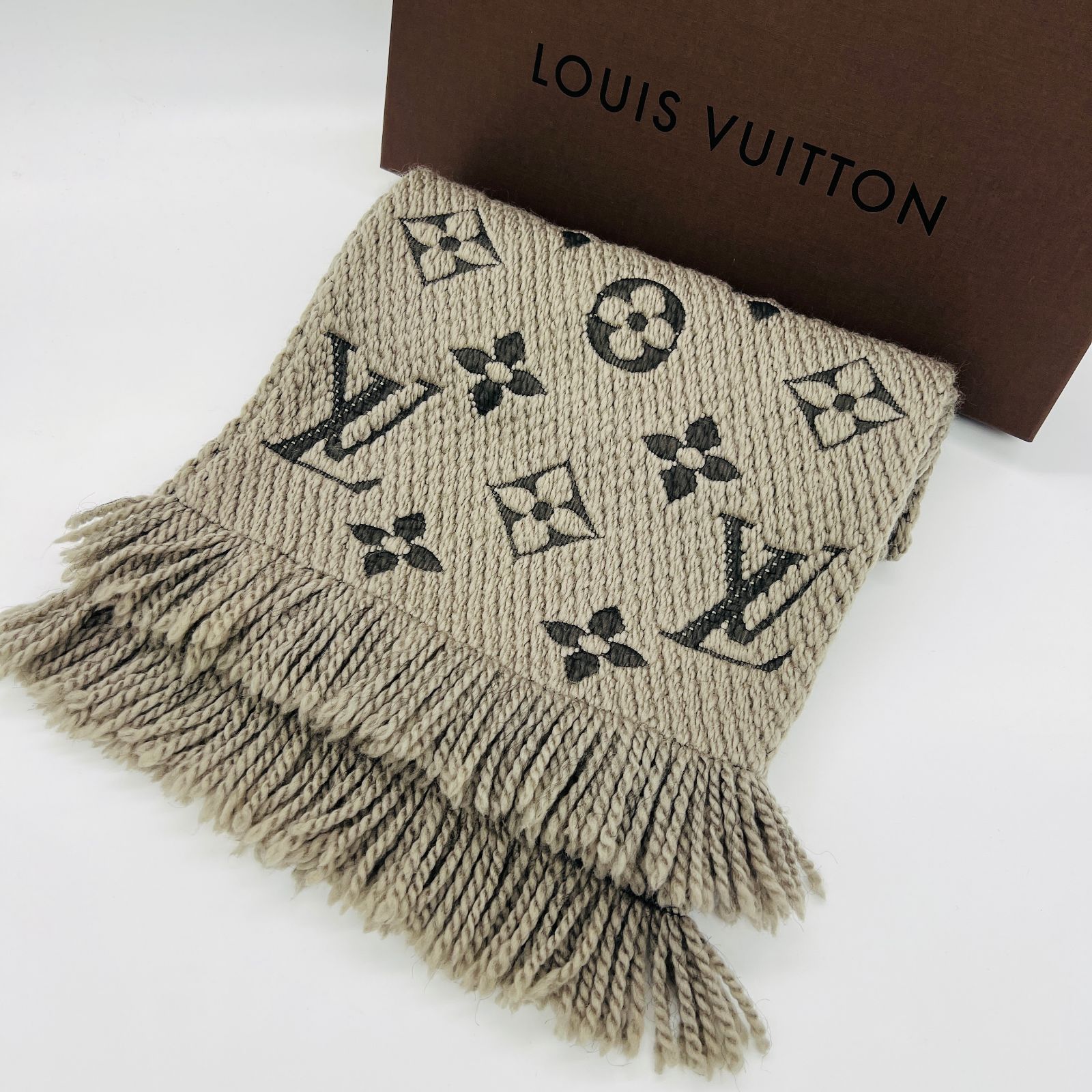 LOUIS VUITTON ロゴマニア　マフラー レディース LOUIS VUITTON ルイヴィトン ロゴマニア マフラー グレー