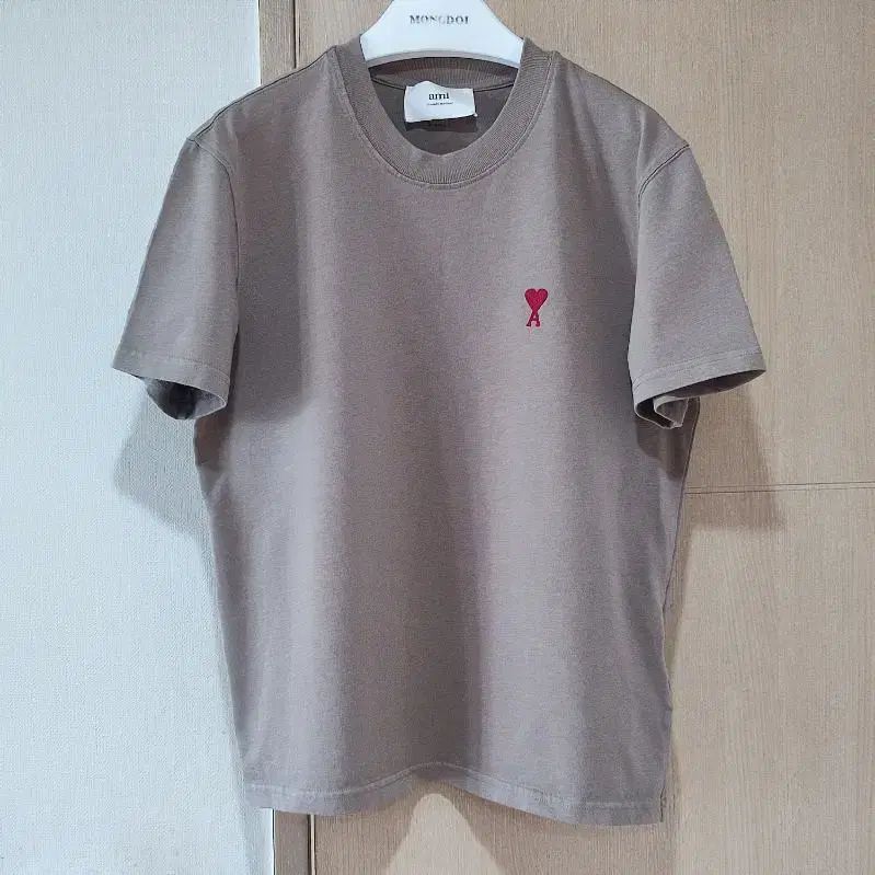 アミ 新作 ハート ロゴ 半袖 Tシャツ ベージュ 55