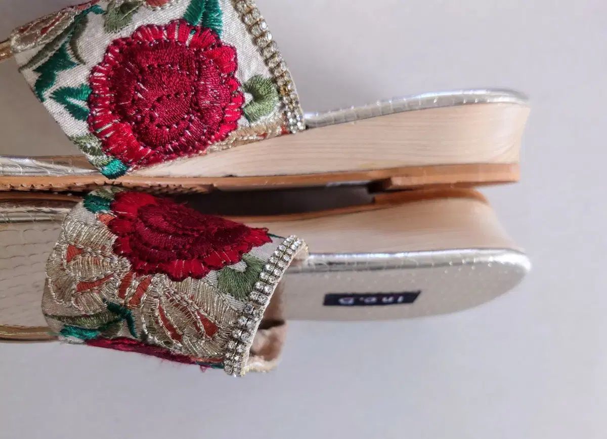 ビーズ刺繍スリッパ ビーズ刺繍スリッパ