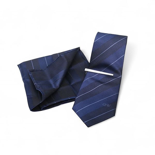 ダニエルウェリントン DANIEL WELLINGTON ネクタイ&チーフ&タイバー 3点セット DW02800005 NAVY ネイビー ネクタイ ダニエルウェリントン DANIEL WELLINGTON ネクタイ&チーフ&タイバー 3点セット DW02800005 NAVY ネイビー ネクタイ