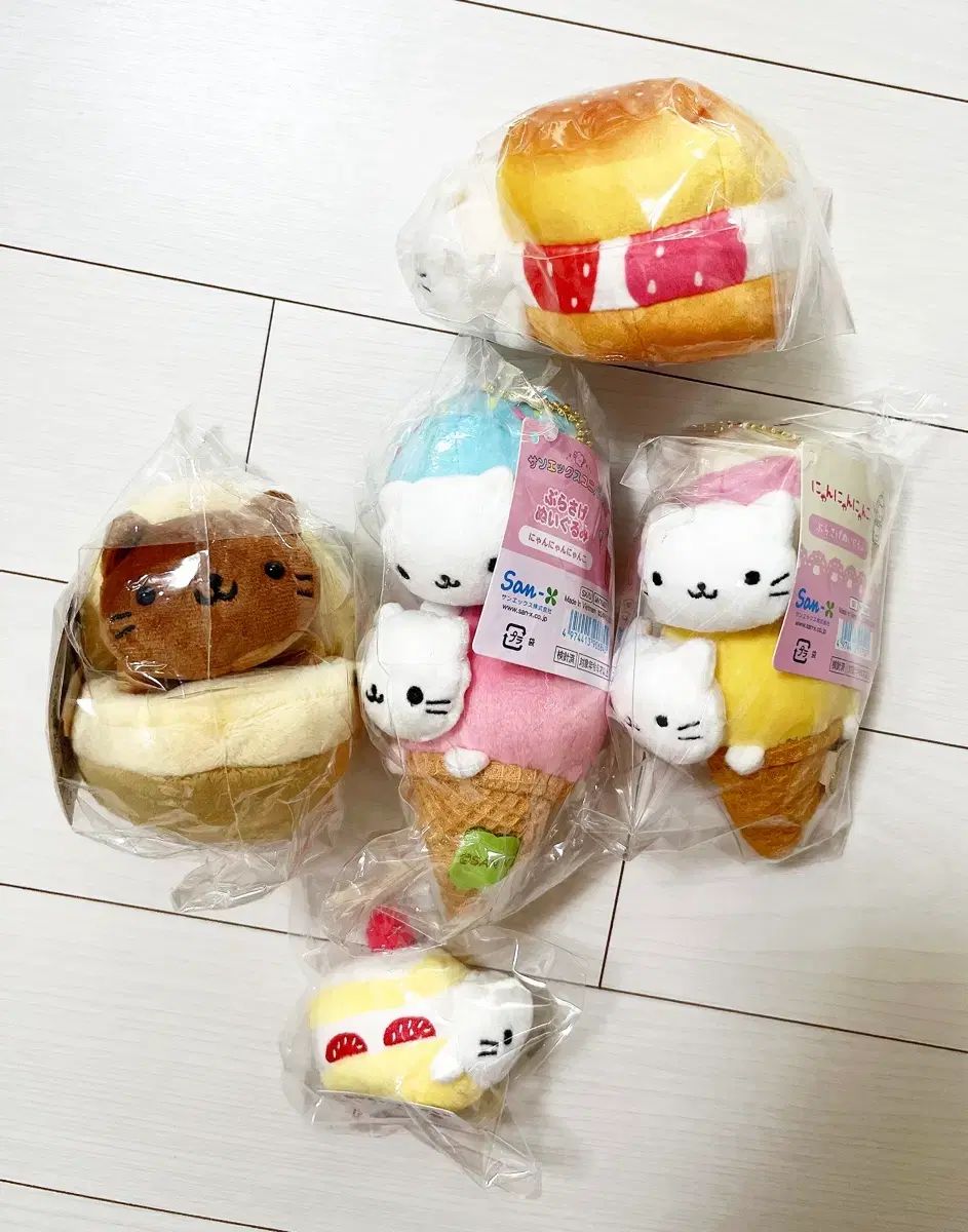 本文) サンエックス にゃんこ にゃんにゃんにゃんこ OFF限定 古典 ストロベリーショートケーキ など