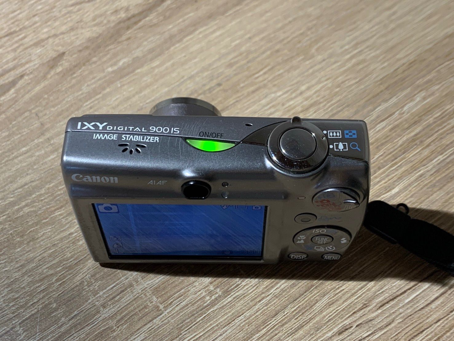 1300 Canon IXY DIGITAL 900 IS シルバー デジカメ 動作確認済み【ネ 