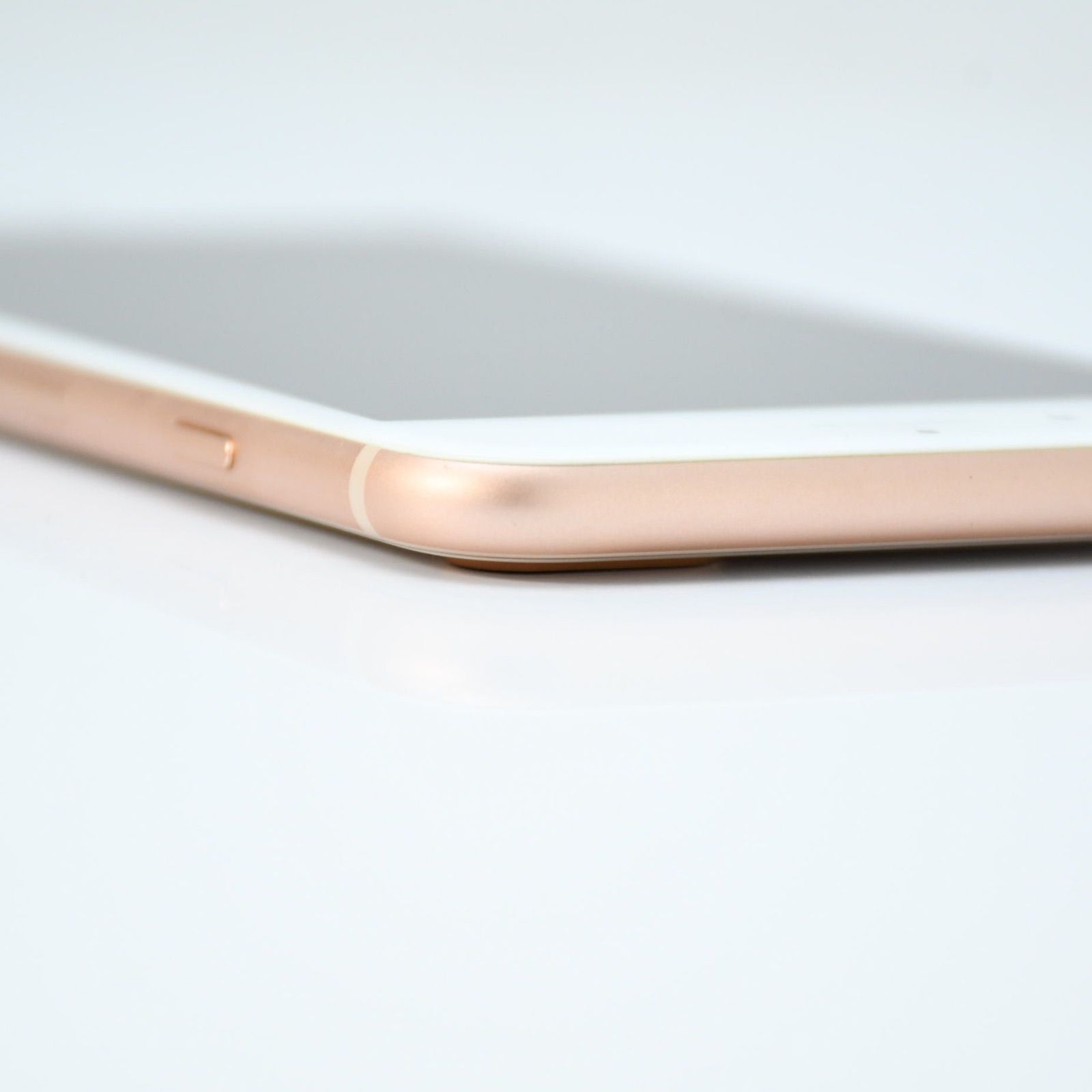 美品】docomo SIMフリー iPhone8 Plus 256GB ゴールド - メルカリ